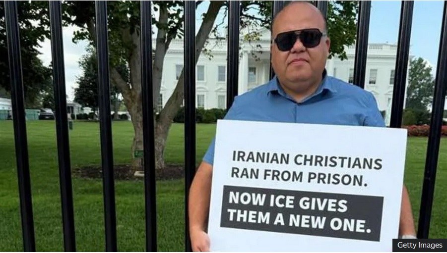 Iranian-Christians-being-deported